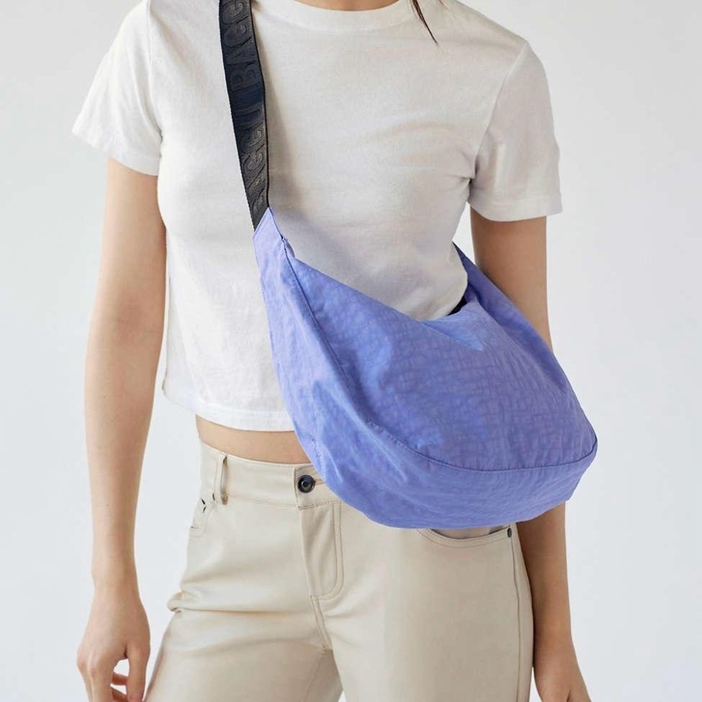 Baggu Medium Nylon Crescent Bag in Bluebell